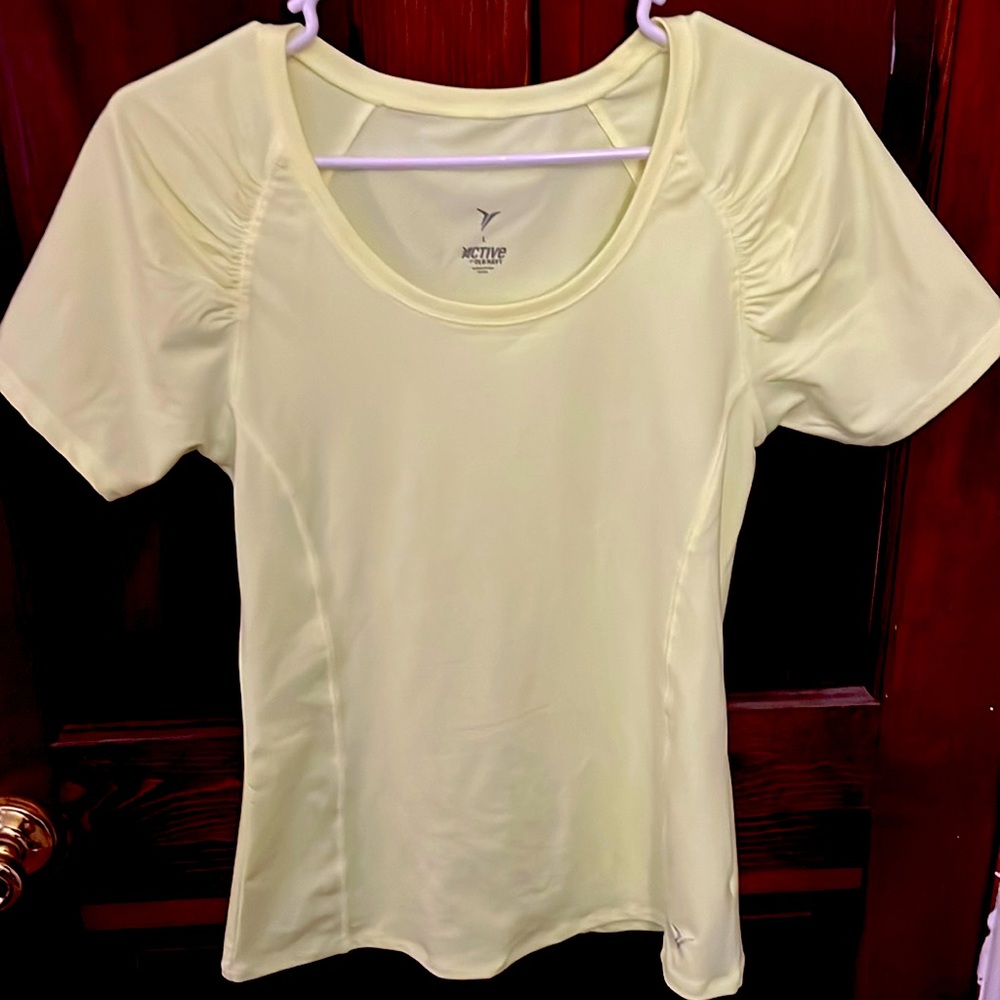 Active wear shirt